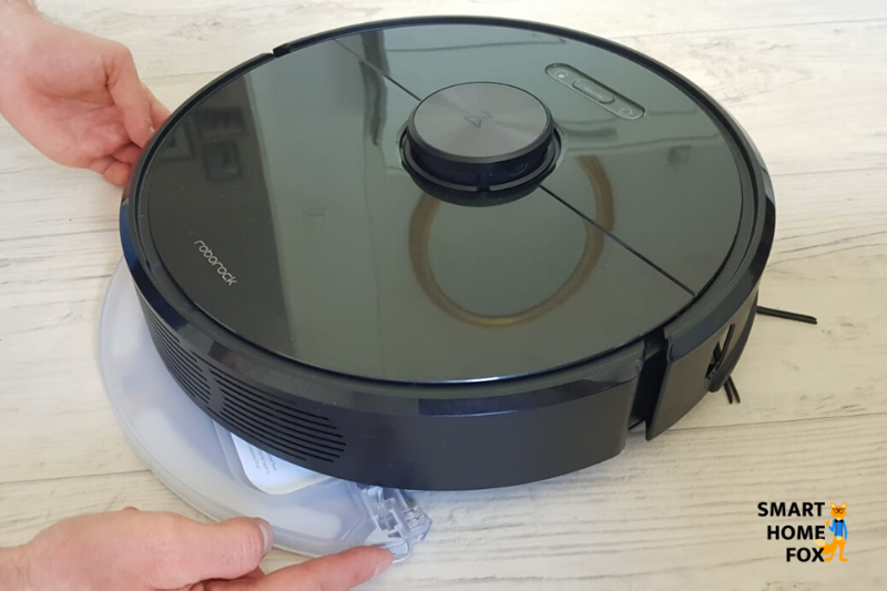 The water tank of the Roborock S6